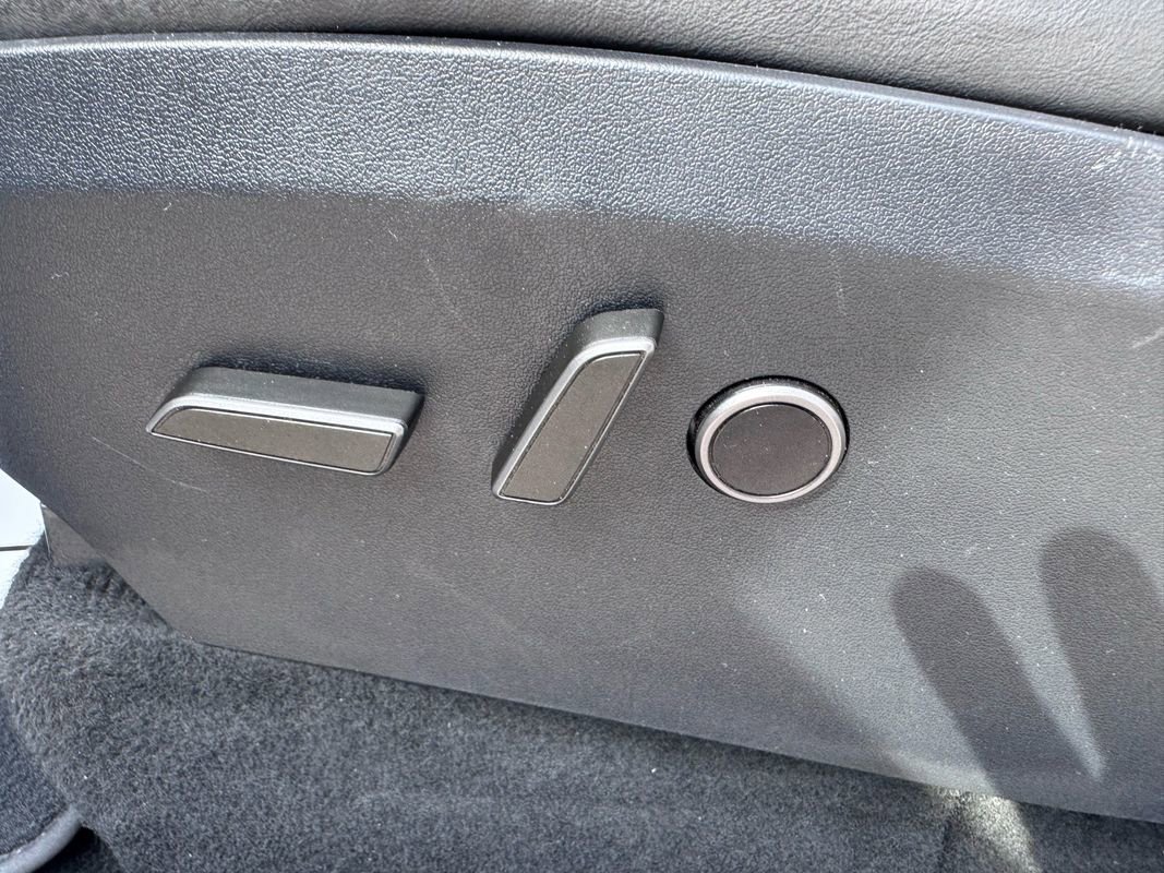 Used 2024 Tesla Model Y 2WD image 11