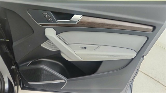 Used 2024 Audi Q5 e Prestige w/ Prestige Package image 26