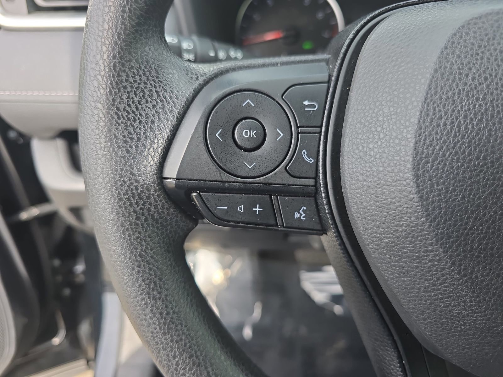 Used 2019 Toyota RAV4 XLE FWD image 21