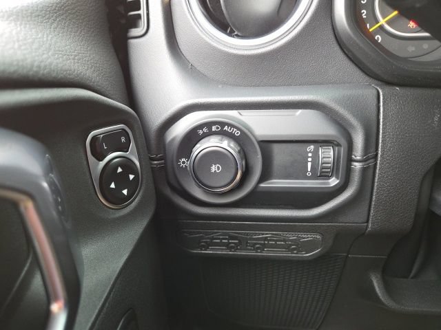 Used 2024 Jeep Wrangler Unlimited Sahara w/ Technology Group AWD/4WD image 60
