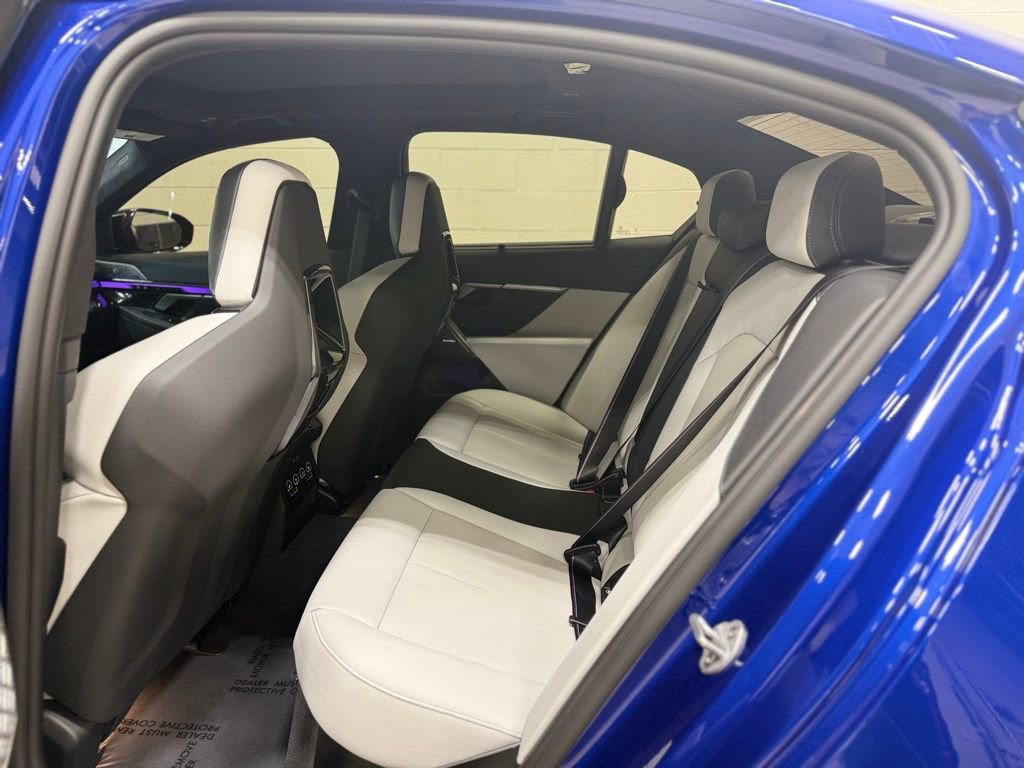 Used 2025 BMW M5 w/ Executive Package AWD/4WD image 36