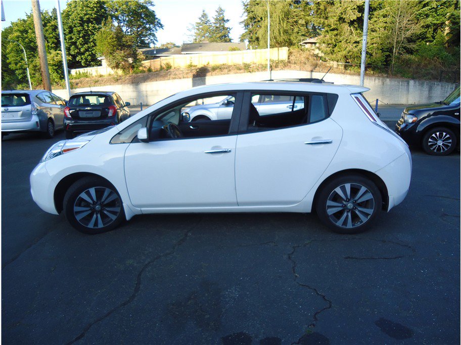 Used 2015 Nissan Leaf SV w/ LED & Quick Charge Package FWD image 9