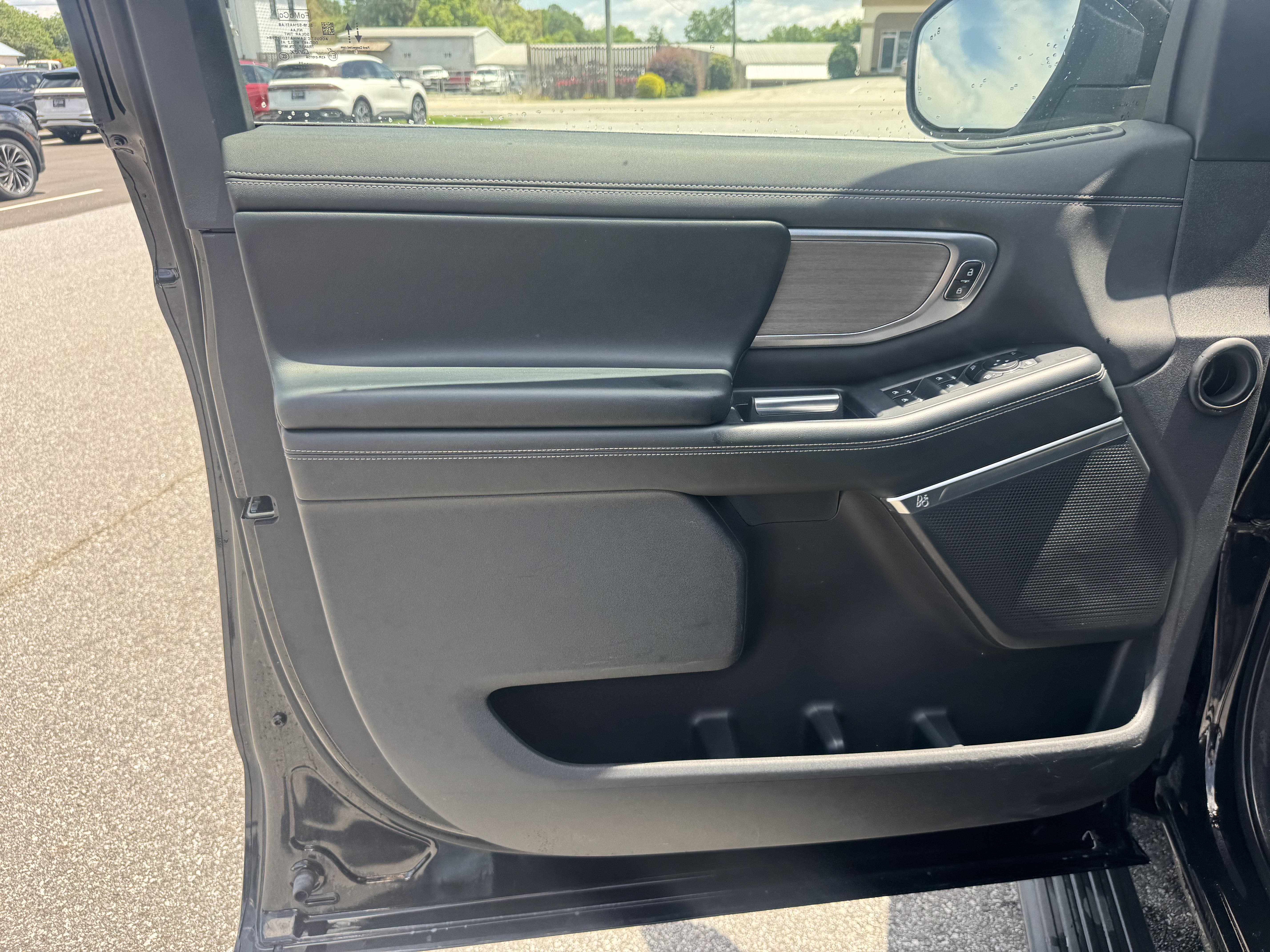 Used 2025 Ford Expedition Max Platinum AWD/4WD image 6