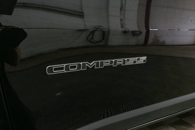 Used 2023 Jeep Compass Latitude w/ Convenience Group AWD/4WD image 7