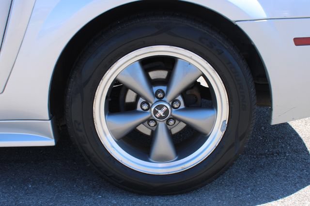 Used 2004 Ford Mustang Convertible RWD image 22