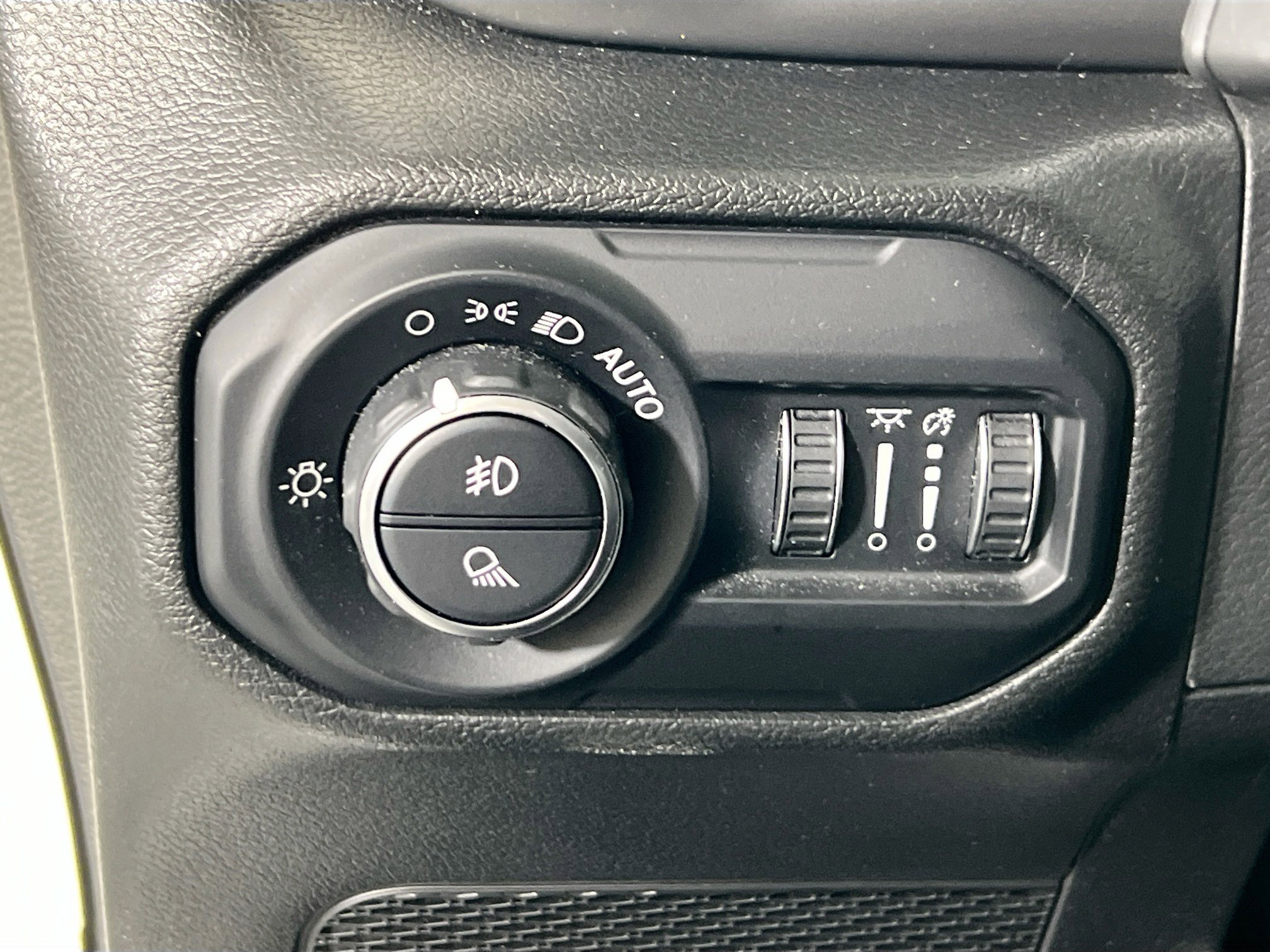 Used 2022 Jeep Gladiator Willys image 10