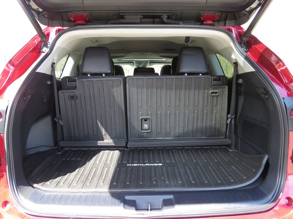 Used 2020 Toyota Highlander XLE AWD/4WD image 18