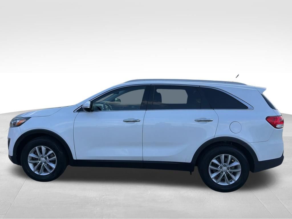 Used 2017 Kia Sorento LX image 2