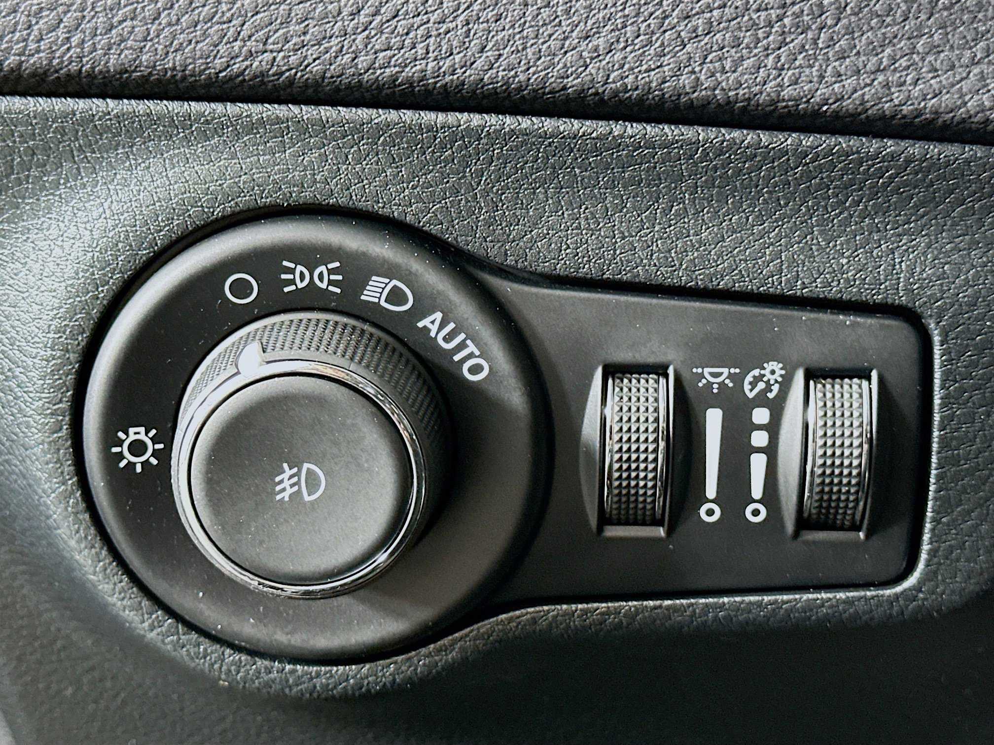 Used 2020 Jeep Compass Trailhawk w/ Cold Weather Group image 17