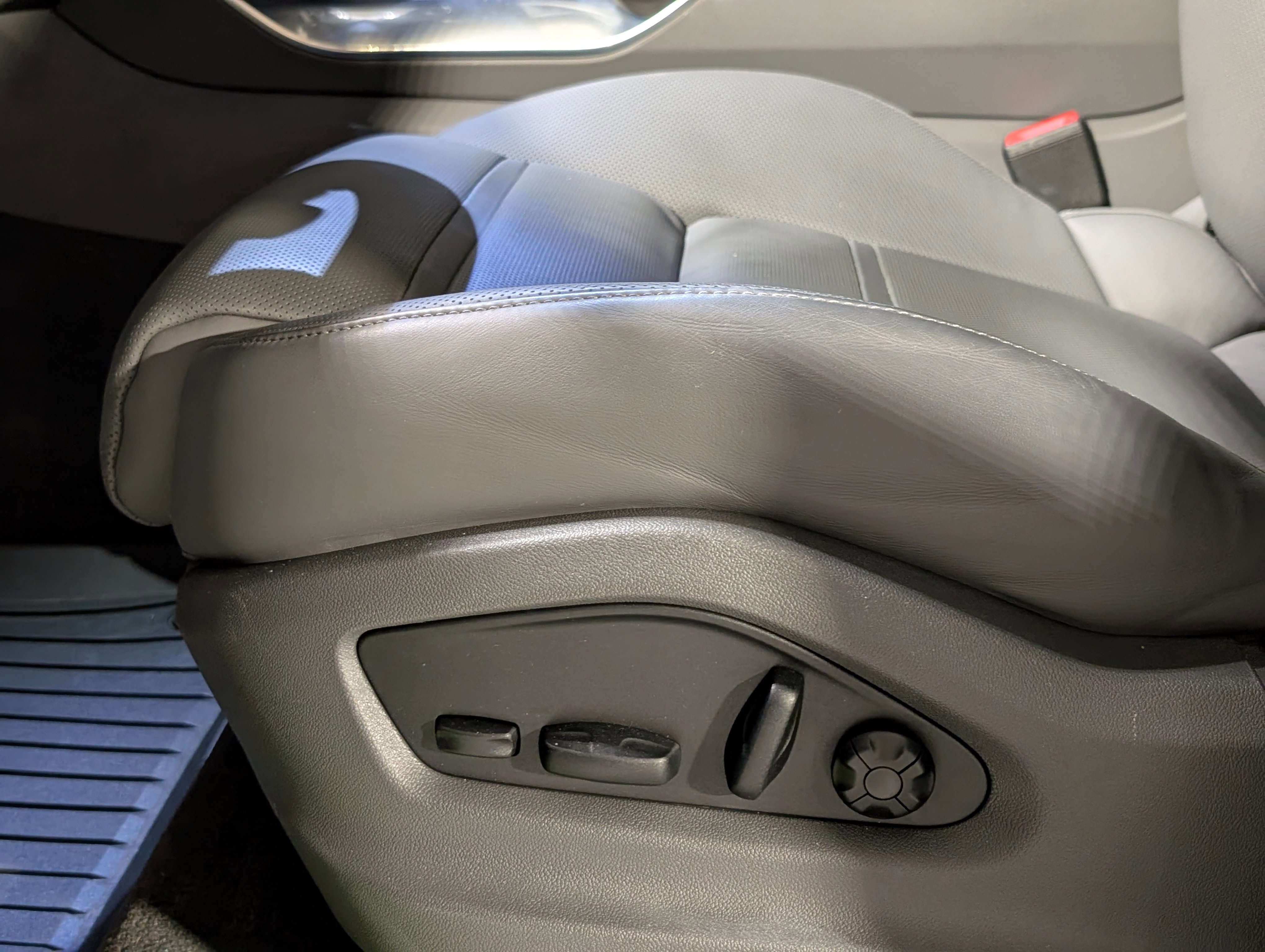 Certified 2023 Porsche Cayenne Turbo S image 23