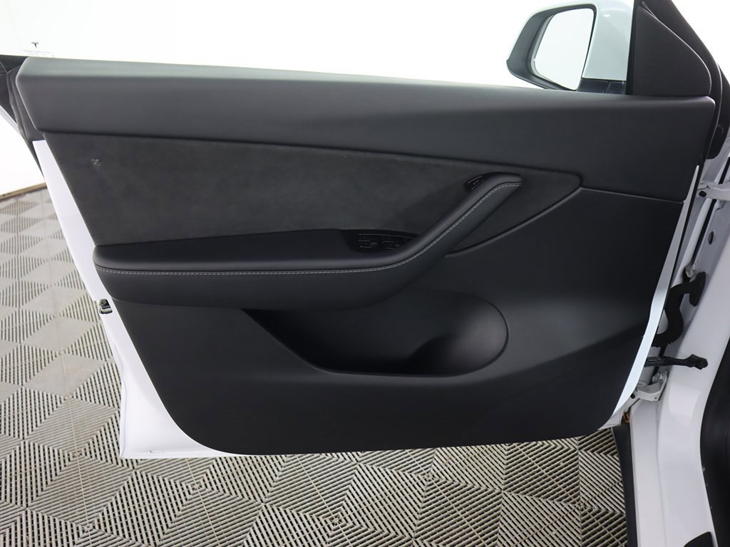 Used 2021 Tesla Model Y Long Range image 24