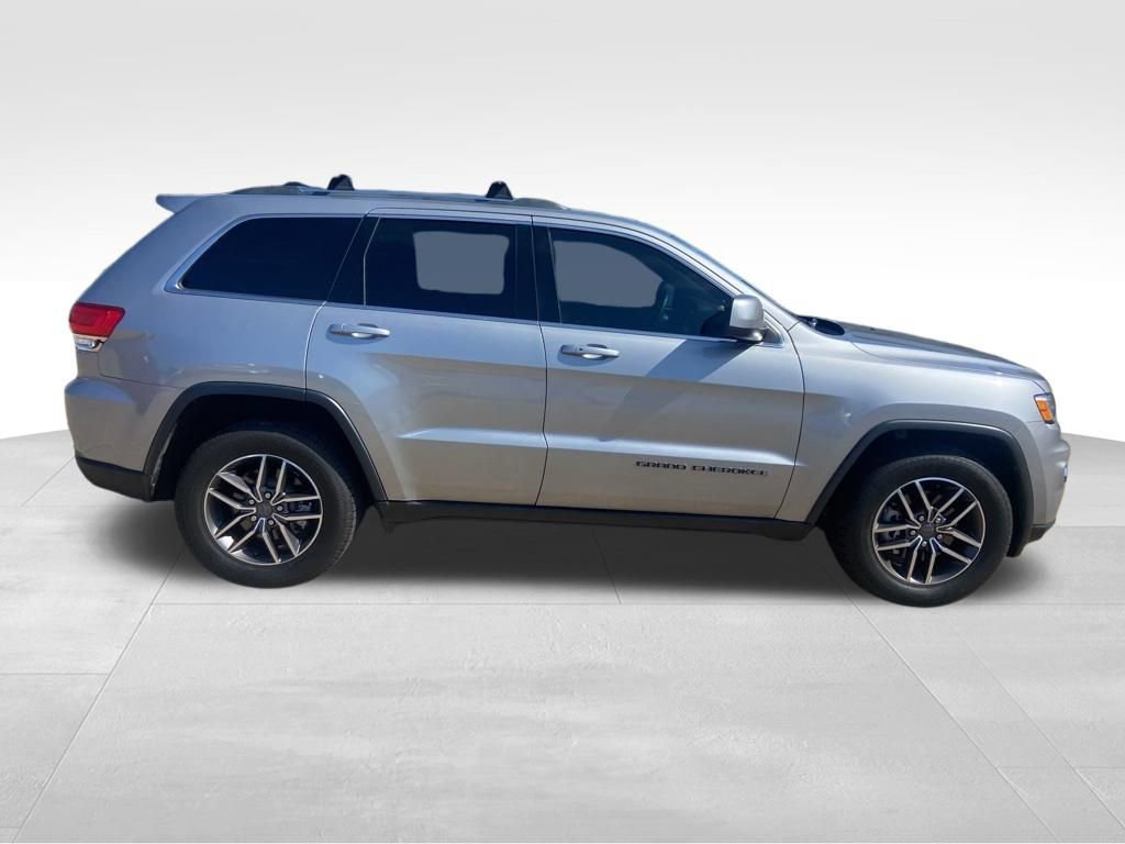 Used 2019 Jeep Grand Cherokee Laredo w/ Security & Convenience Group image 9