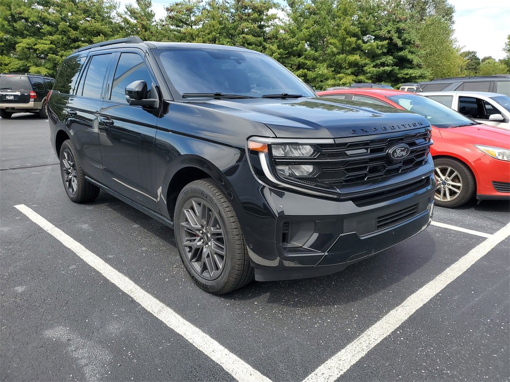 Used 2025 Ford Expedition Platinum w/ Stealth Performance Package image 1