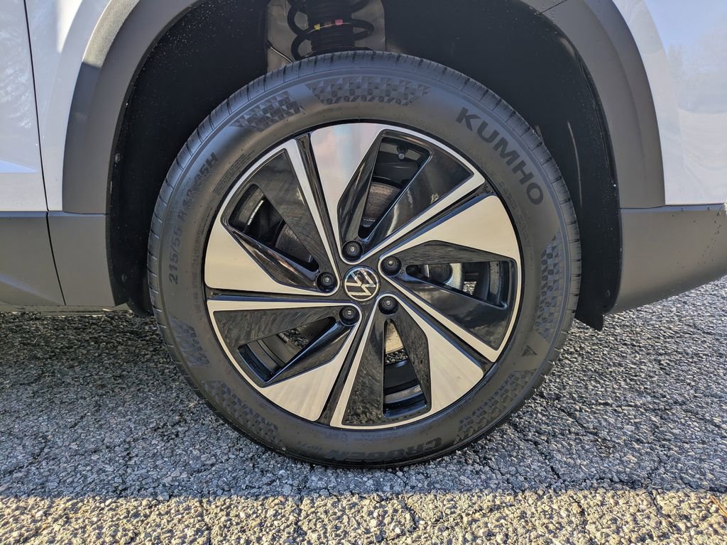 New 2026 Volkswagen Taos SE image 11