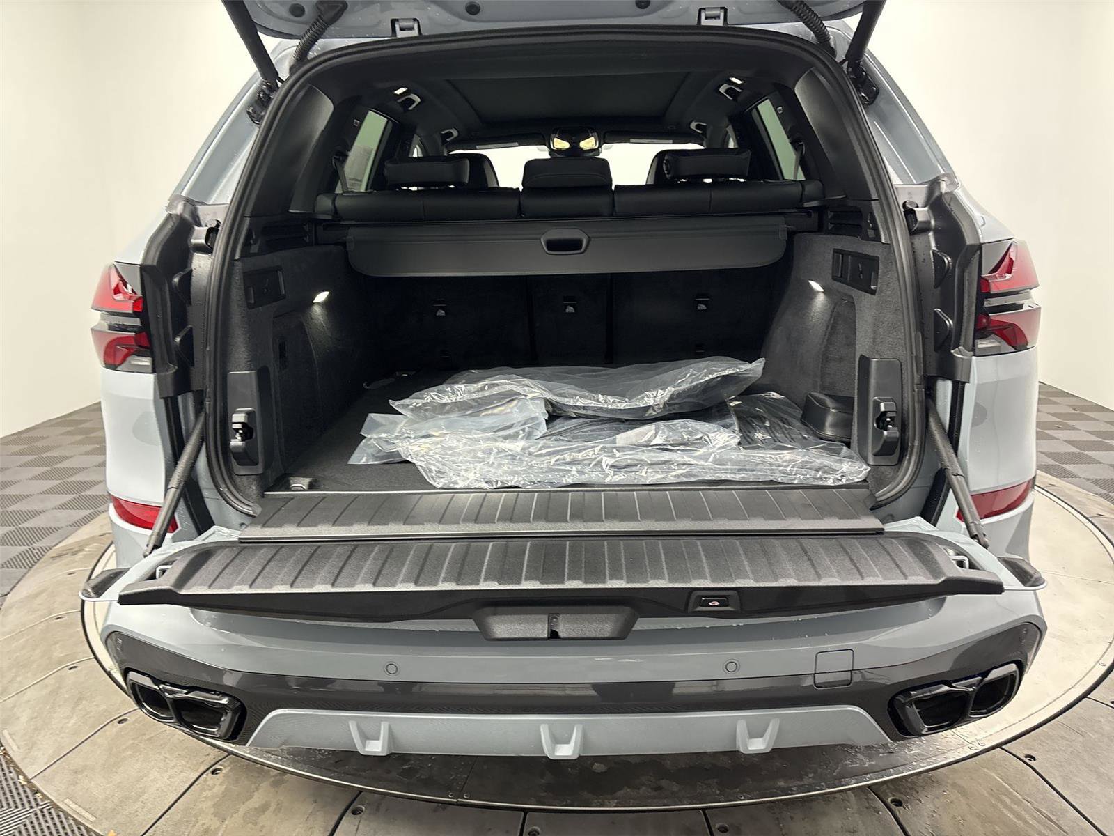 New 2026 BMW X5 M60i image 21