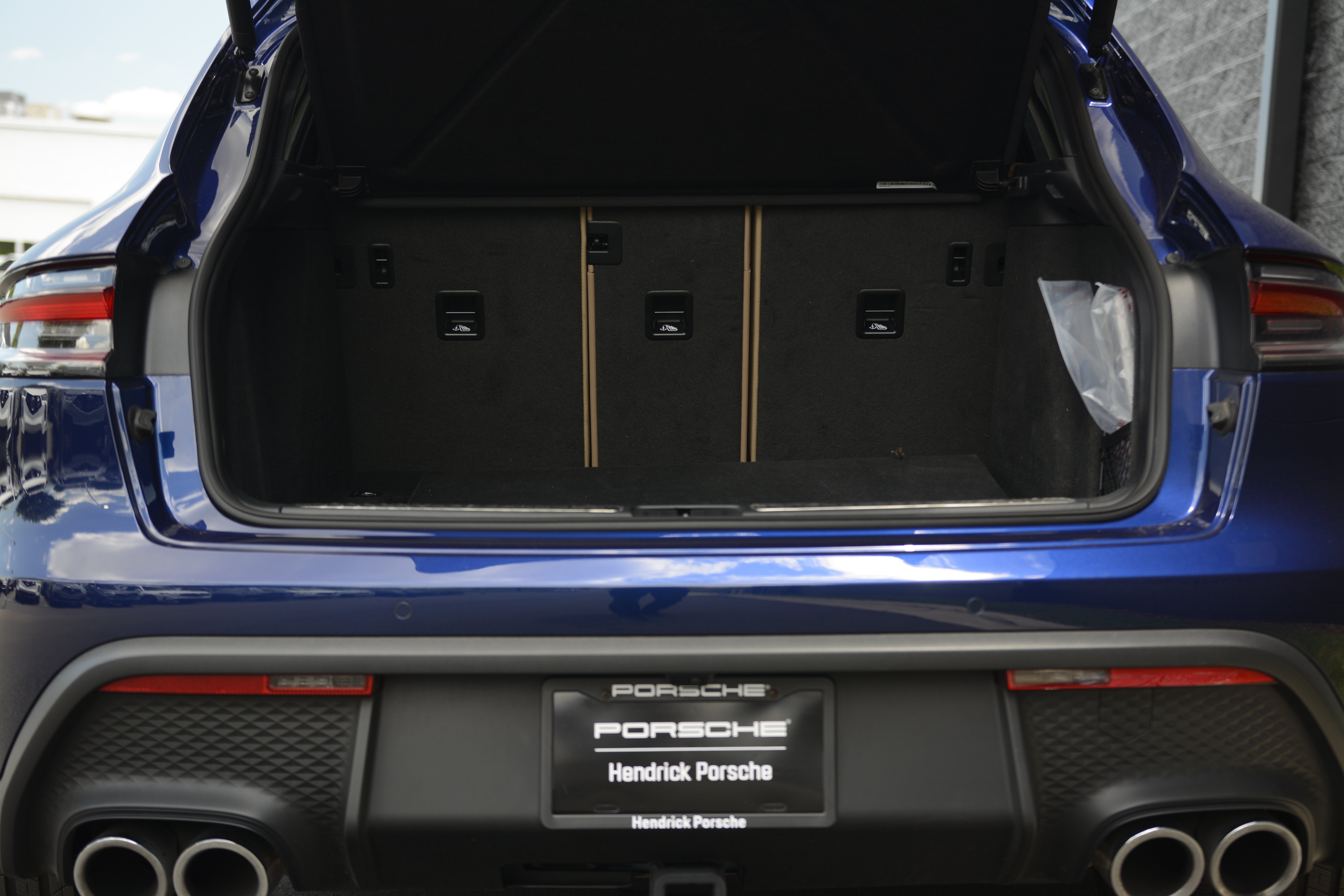 Certified 2026 Porsche Macan AWD/4WD image 47