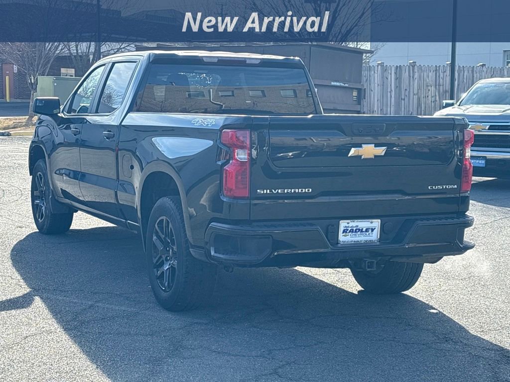 Used 2023 Chevrolet Silverado 1500 Custom image 2
