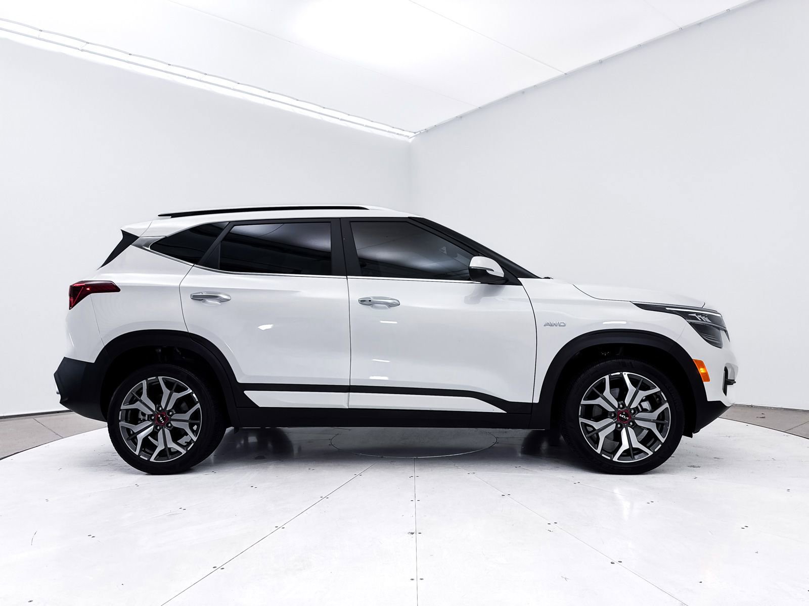 Certified 2022 Kia Seltos SX w/ Sunroof Package image 42