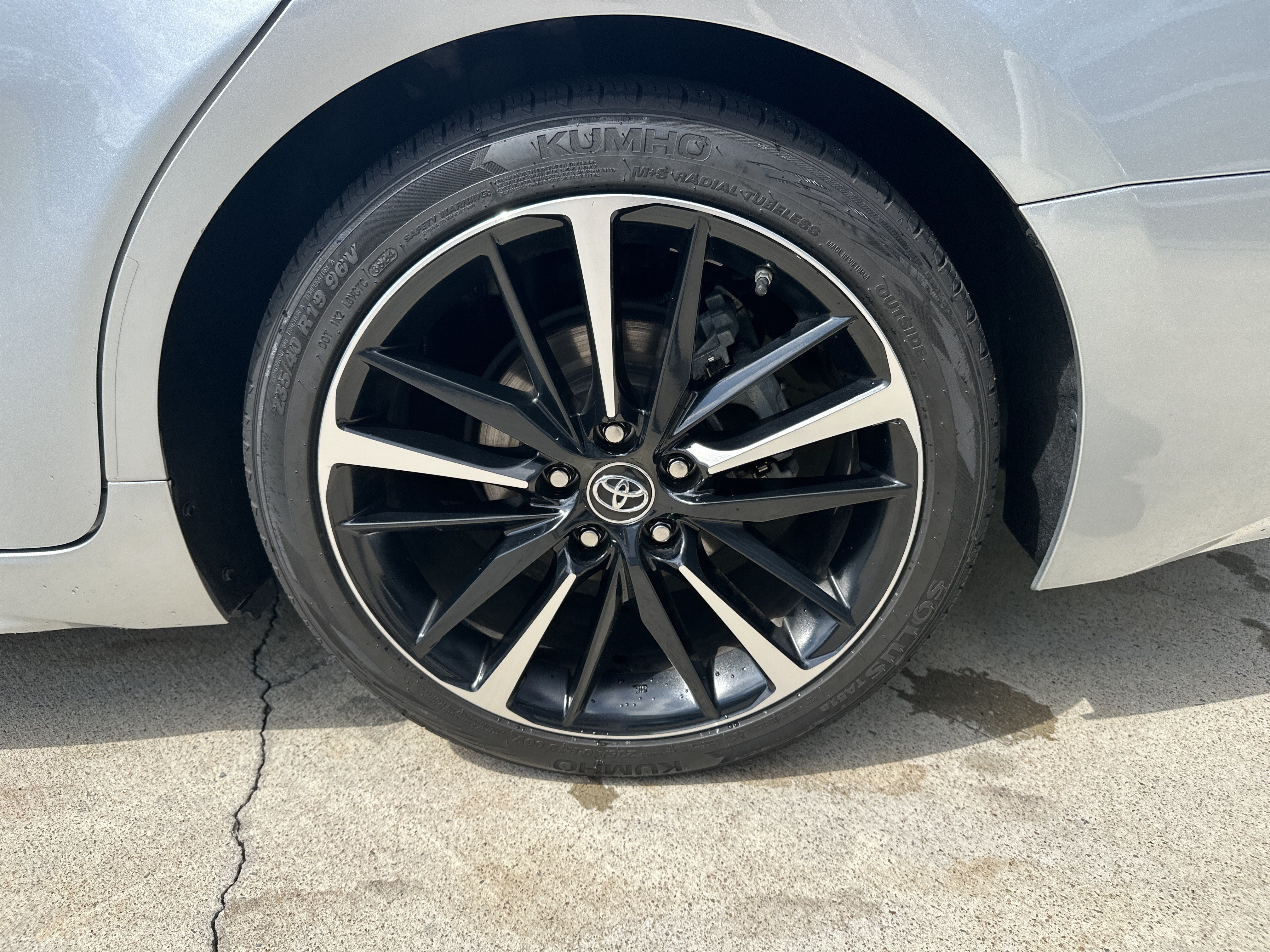 Used 2019 Toyota Camry XSE FWD image 32