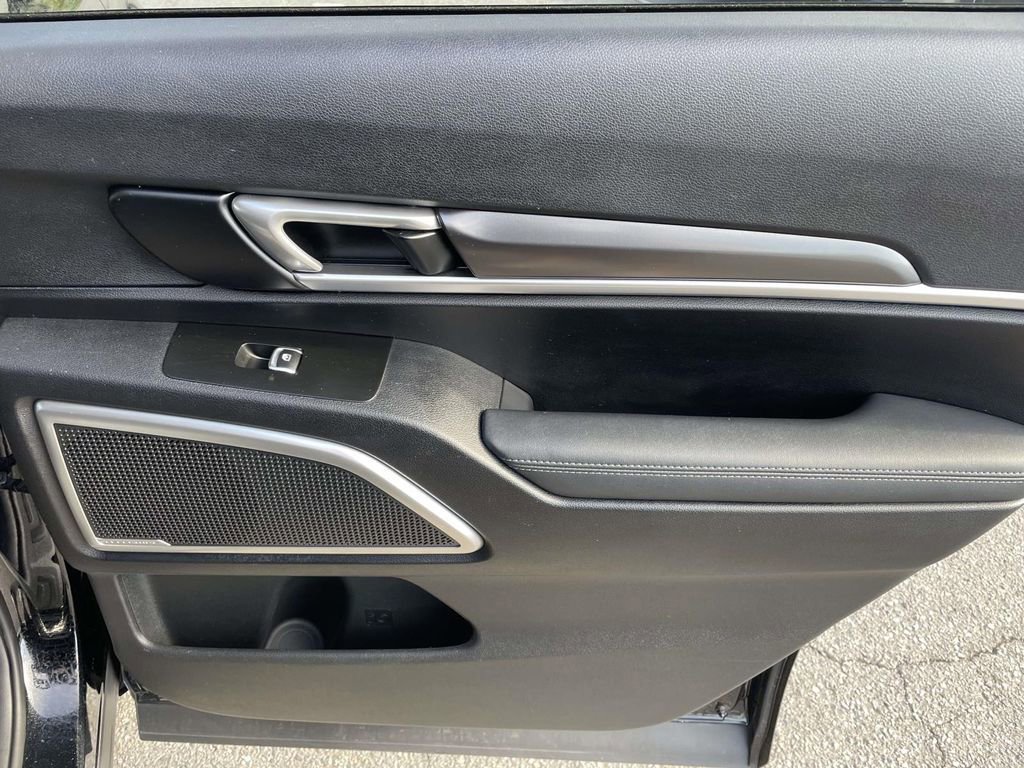 Used 2023 Kia Telluride LX image 43