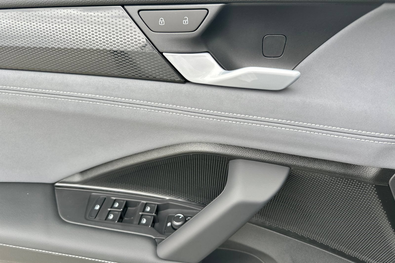 New 2026 Volkswagen Tiguan SE AWD/4WD image 11