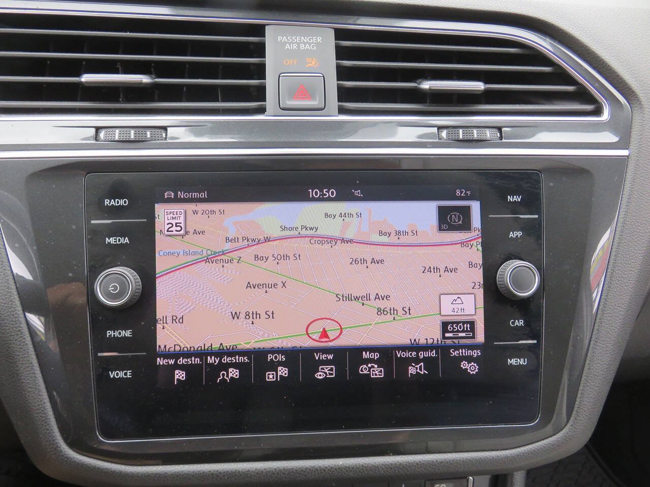 Used 2018 Volkswagen Tiguan SEL Premium AWD/4WD image 17