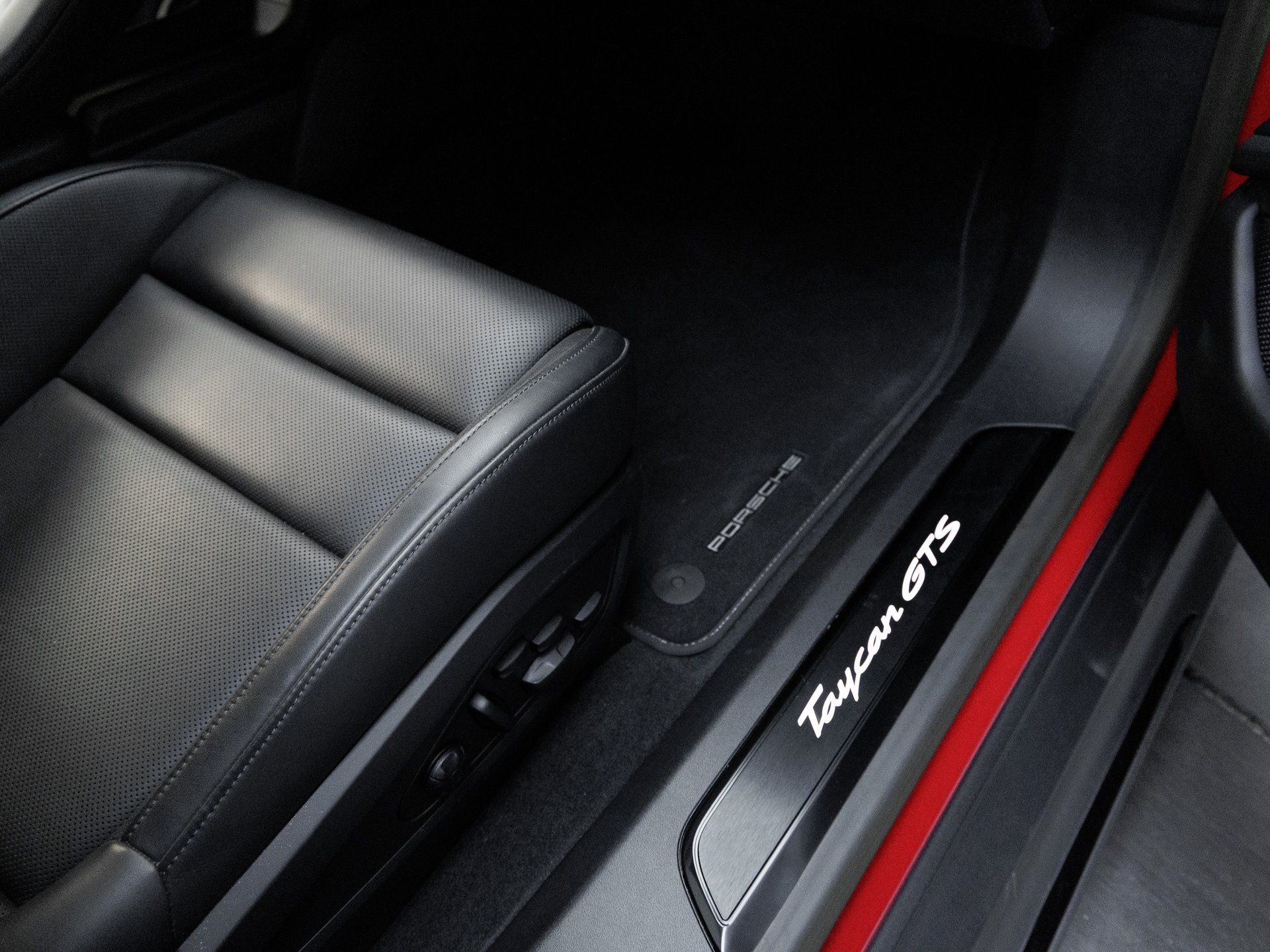 Certified 2022 Porsche Taycan GTS image 31