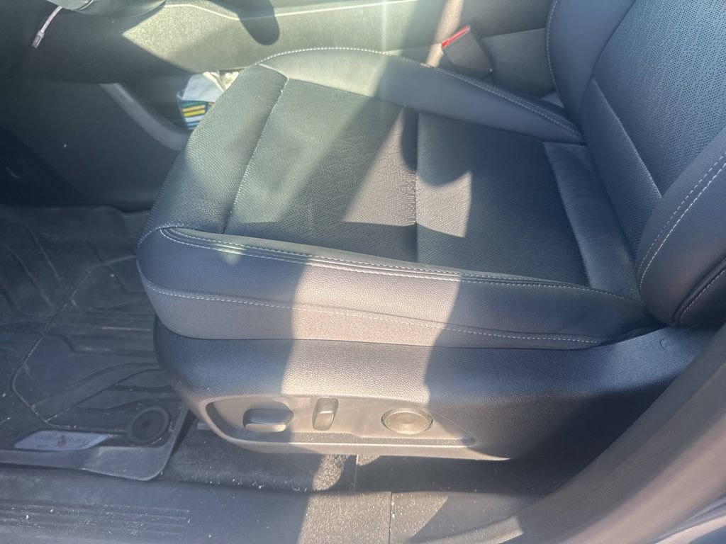 Used 2026 Chevrolet Equinox LT w/ Convenience Package II image 17