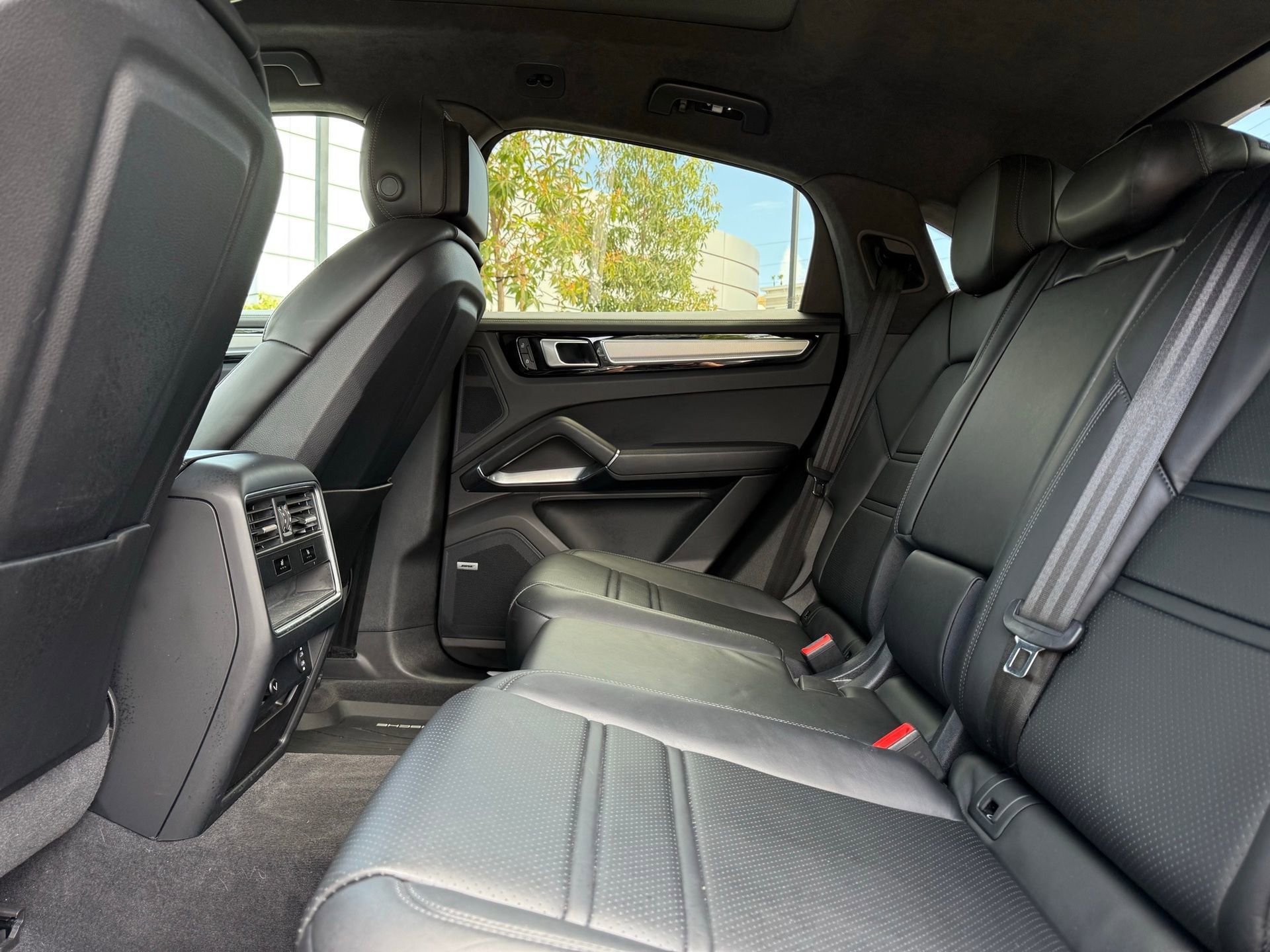 Certified 2022 Porsche Cayenne Turbo w/ Performance Package (PG2) AWD/4WD image 30