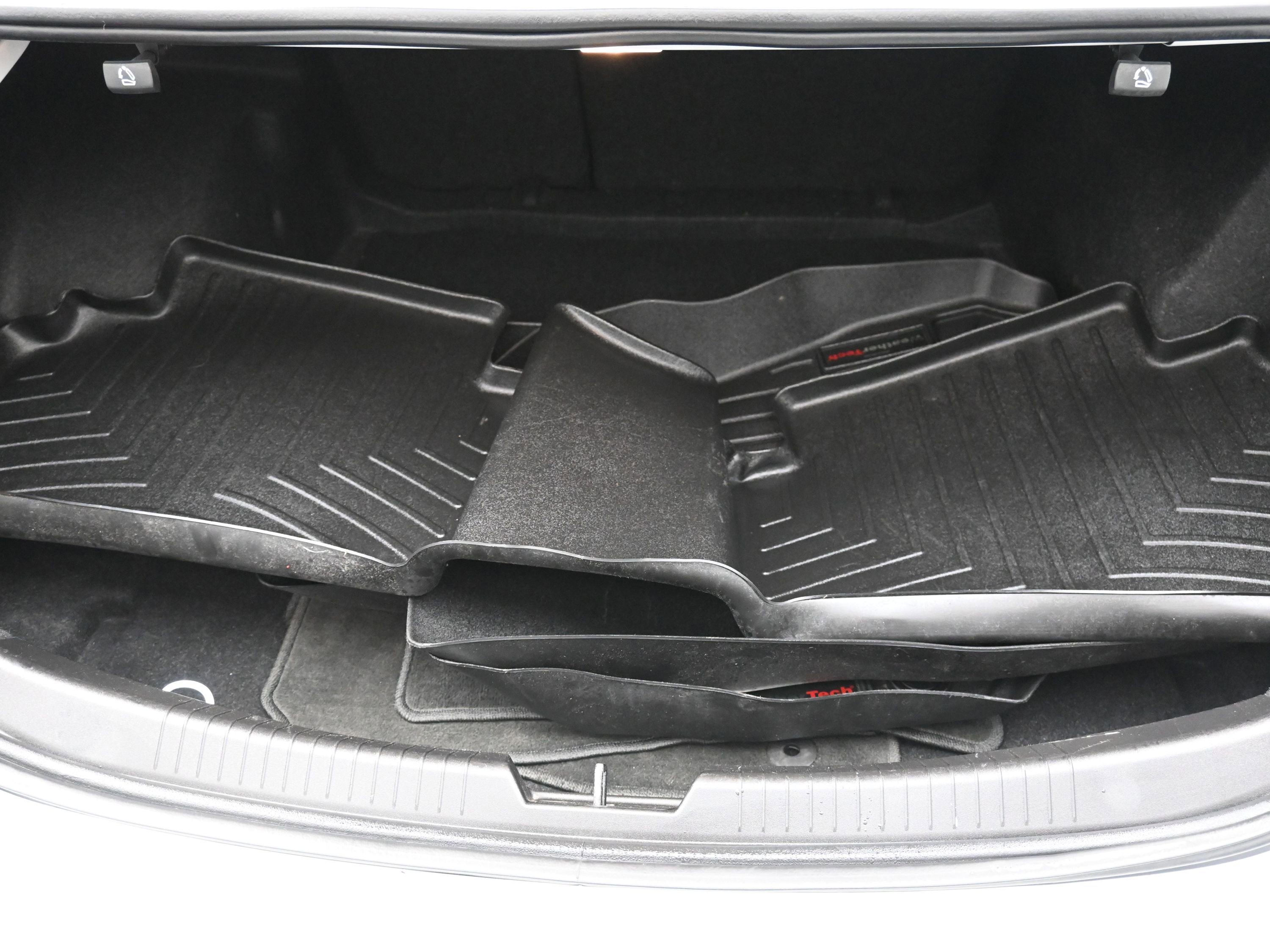 Used 2017 Chevrolet Malibu LT image 29