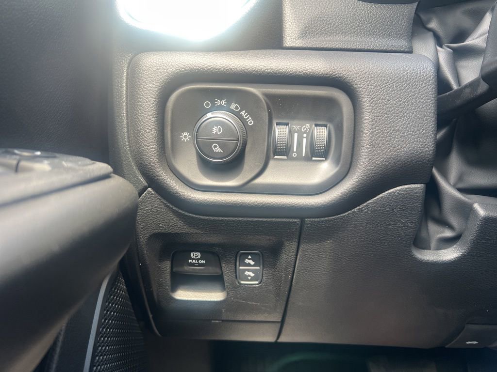 New 2026 RAM 1500 4x4 Crew Cab image 33