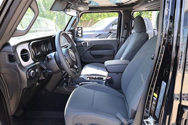New 2025 Jeep Gladiator Sport image 17