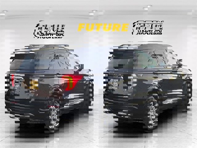 Certified 2023 Ford Explorer XLT w/ Equipment Group 202A image 4
