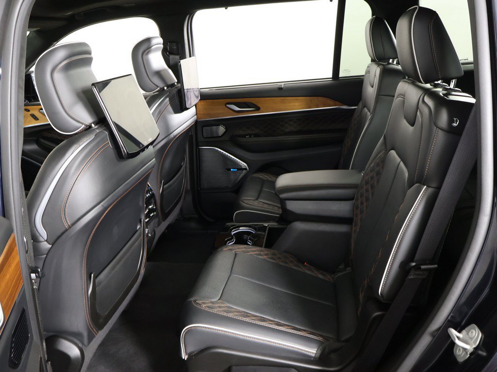 Used 2023 Jeep Grand Cherokee L Summit AWD/4WD image 44
