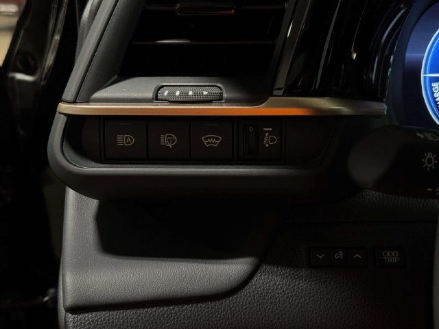 Used 2025 Toyota Crown Signia AWD/4WD image 20