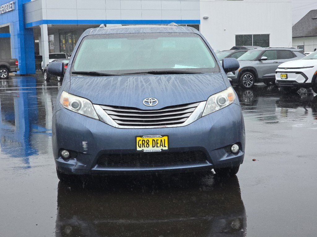 Used 2015 Toyota Sienna XLE w/ XLE Navigation Package image 3
