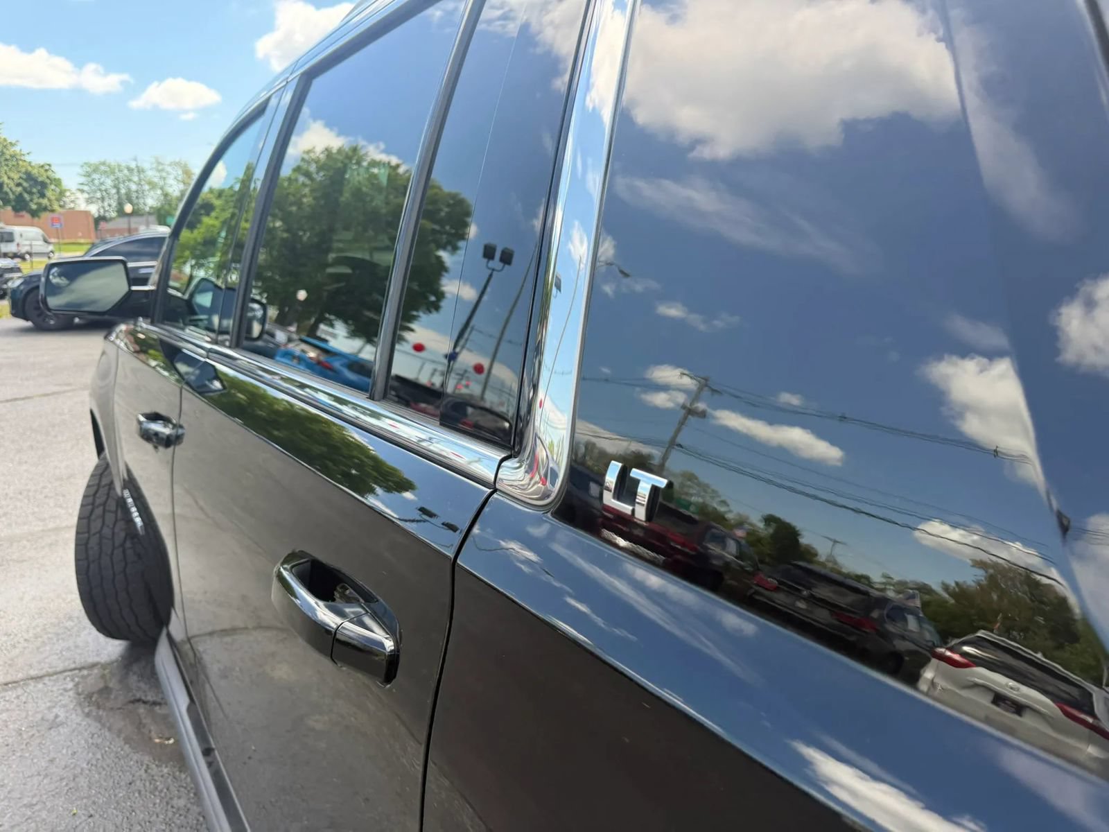 Used 2019 Chevrolet Suburban LT AWD/4WD image 60
