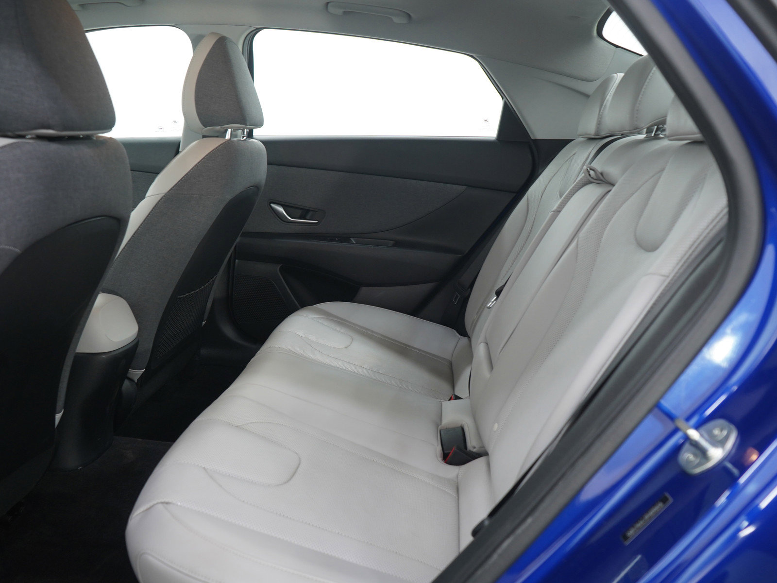 Used 2023 Hyundai Elantra Limited image 13