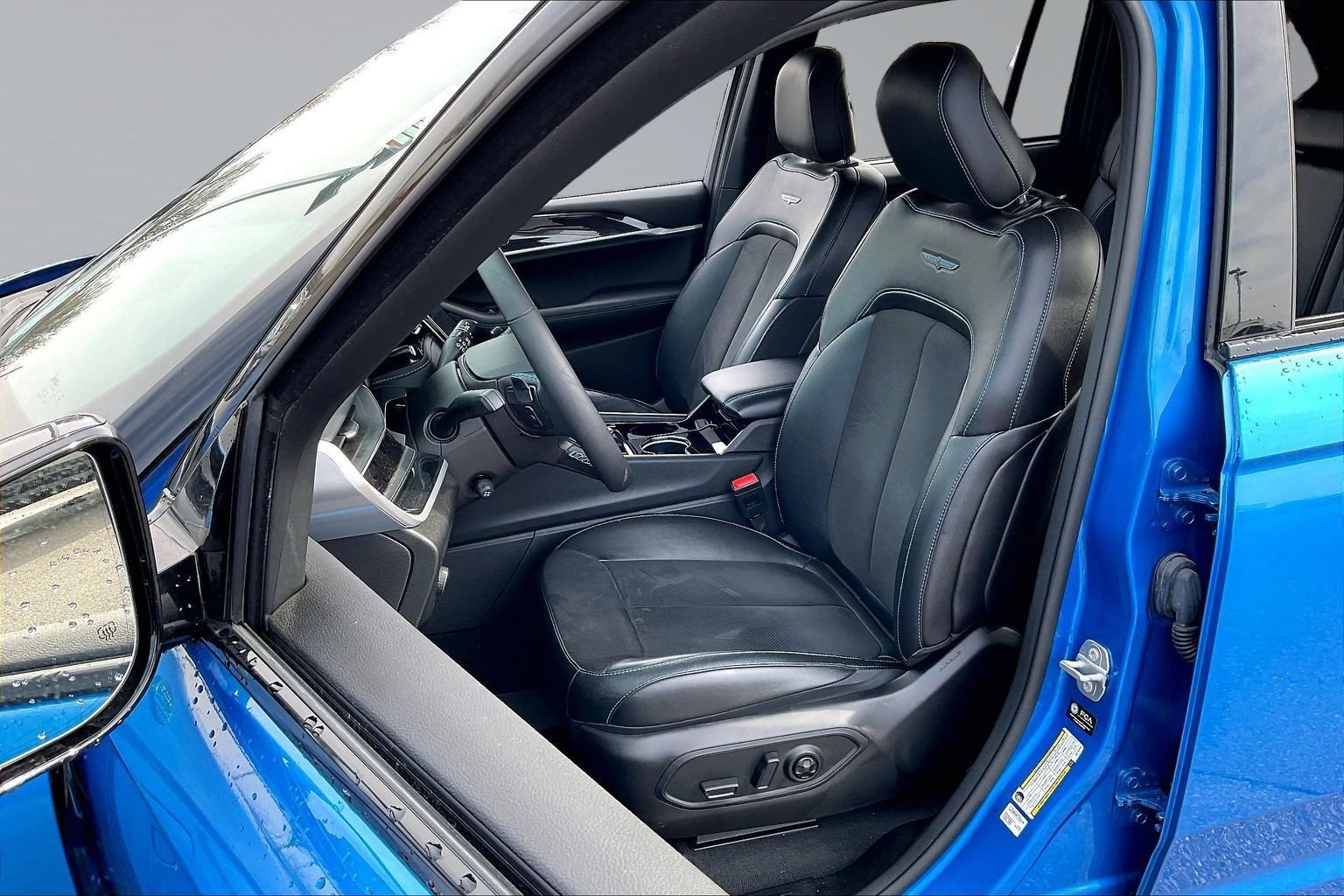 Used 2022 Jeep Grand Cherokee Trailhawk w/ Luxury Tech Group III image 25