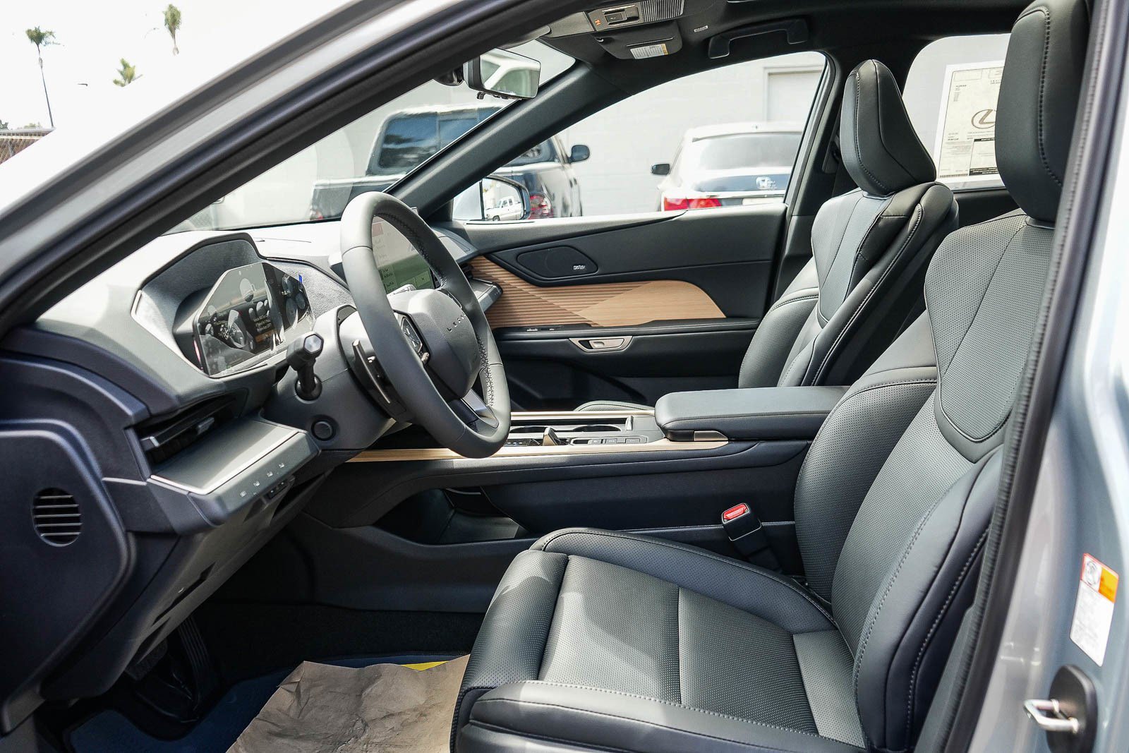 New 2026 Lexus ES 500e AWD/4WD image 17