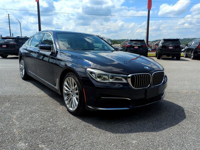 Used 2019 BMW 750i xDrive w/ Executive Package image 9