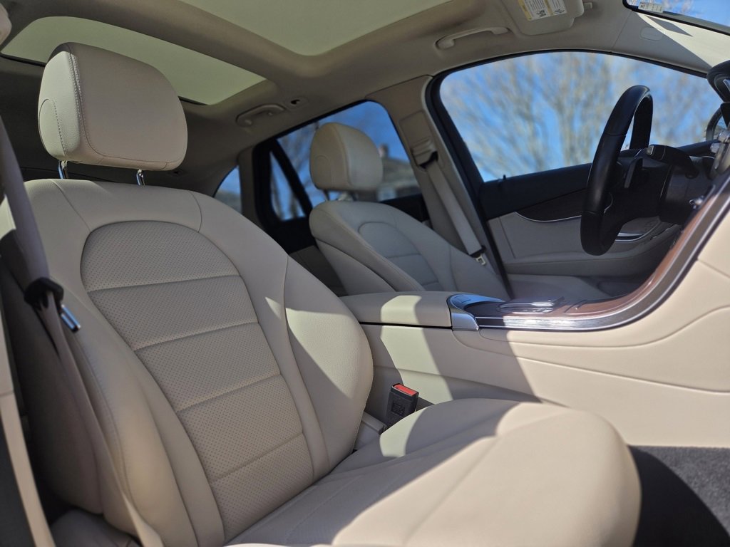 Used 2022 Mercedes-Benz GLC 300 4MATIC w/ Multimedia Package Lite image 27