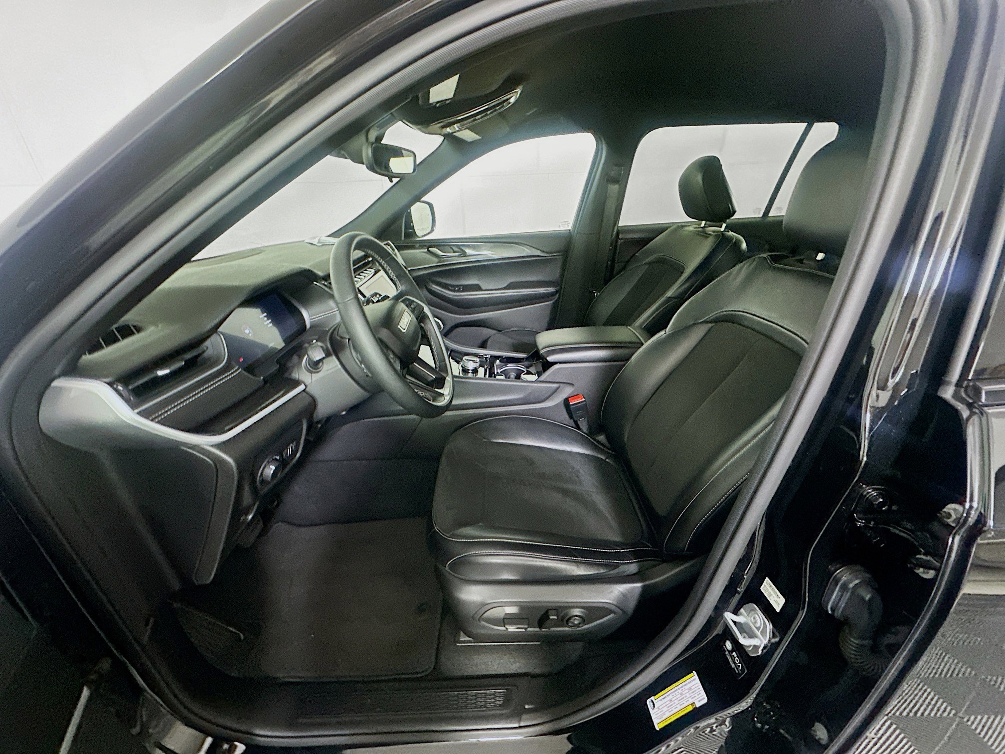 Used 2022 Jeep Grand Cherokee L Laredo image 15