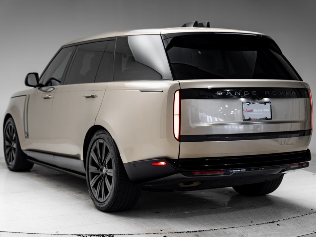 Used 2023 Land Rover Range Rover Long Wheelbase SE AWD/4WD image 3