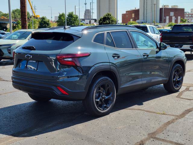 New 2026 Chevrolet Trax LT w/ Midnight Edition FWD image 2