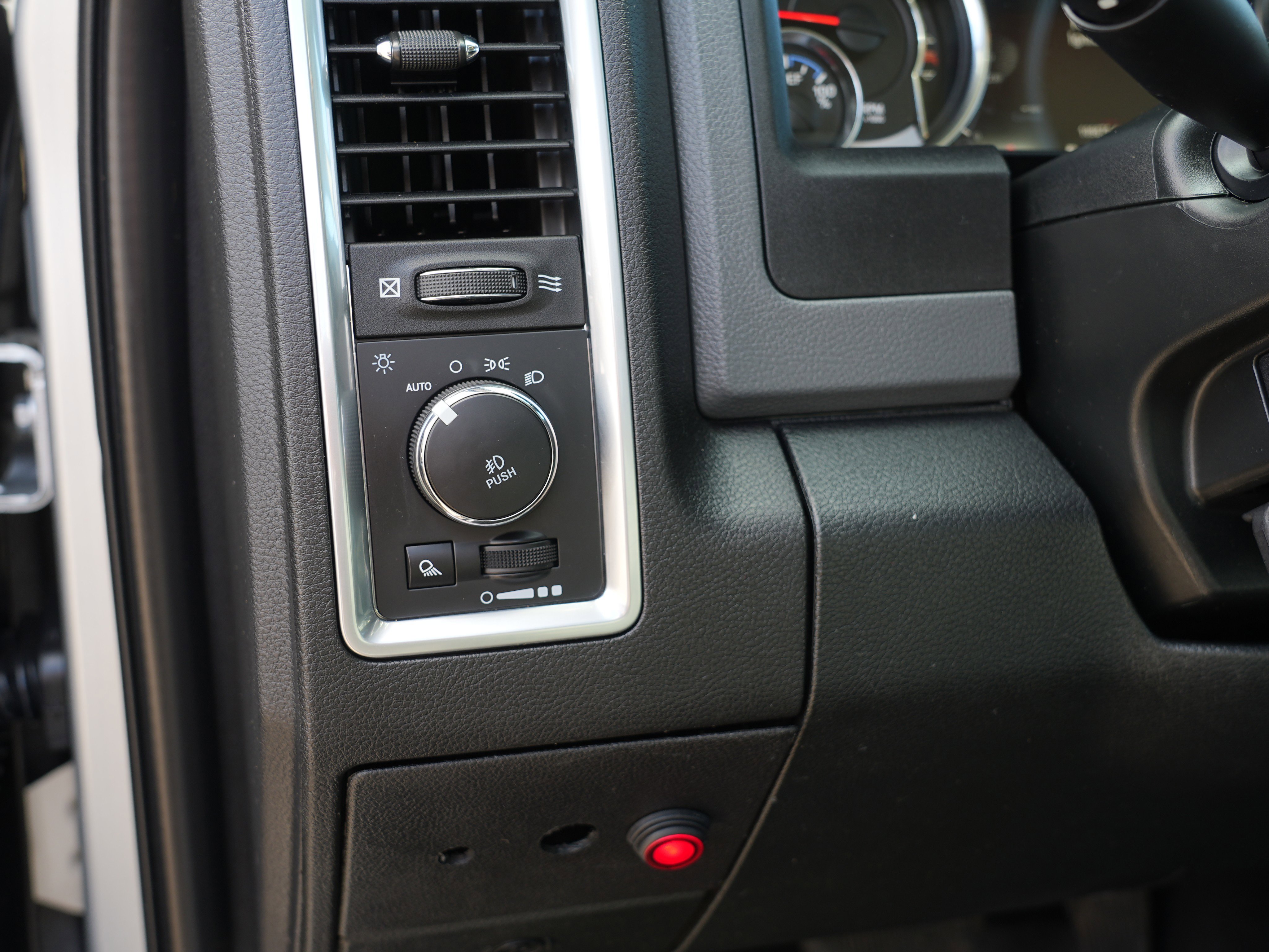 Used 2018 RAM 3500 Big Horn image 18