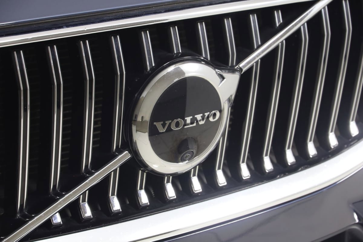 Used 2023 Volvo XC60 T8 Plus AWD/4WD image 16