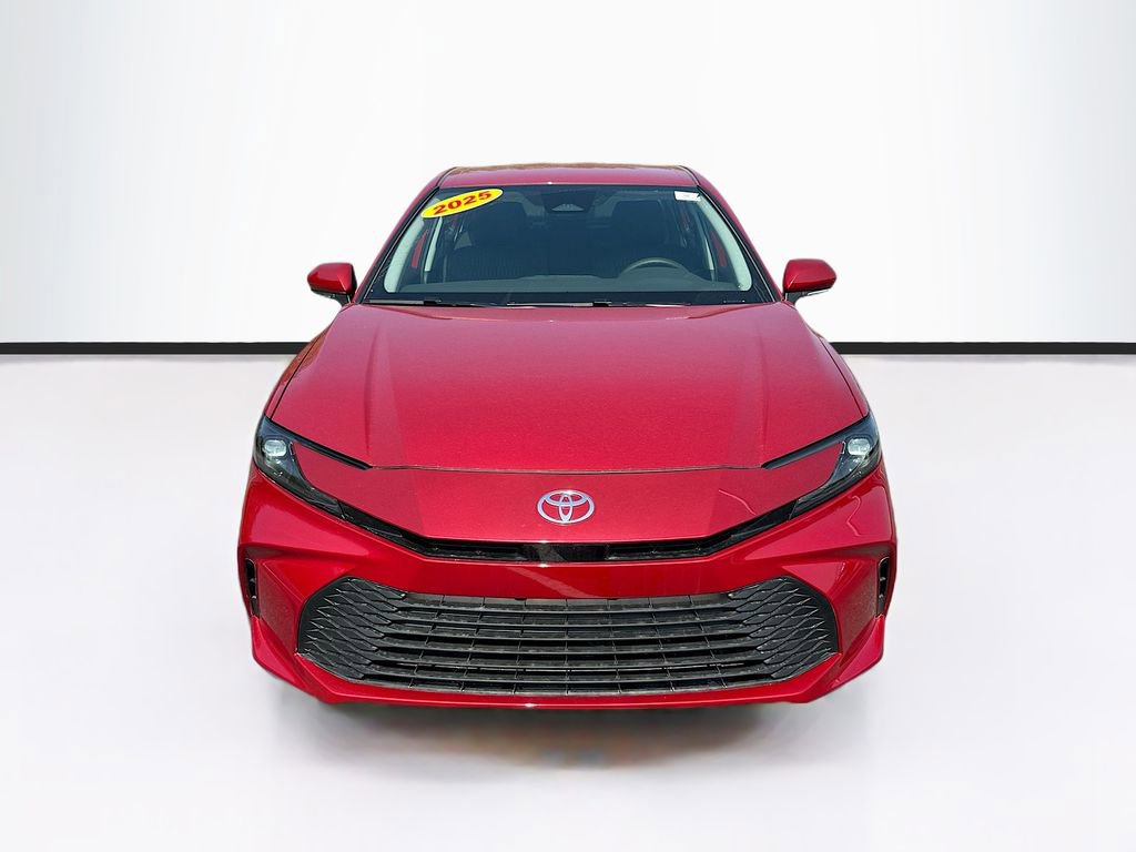 Used 2025 Toyota Camry LE image 3