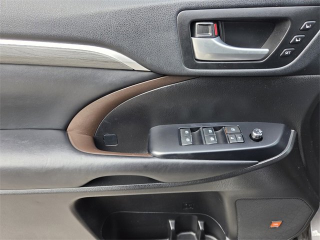 Used 2019 Toyota Highlander Limited image 25