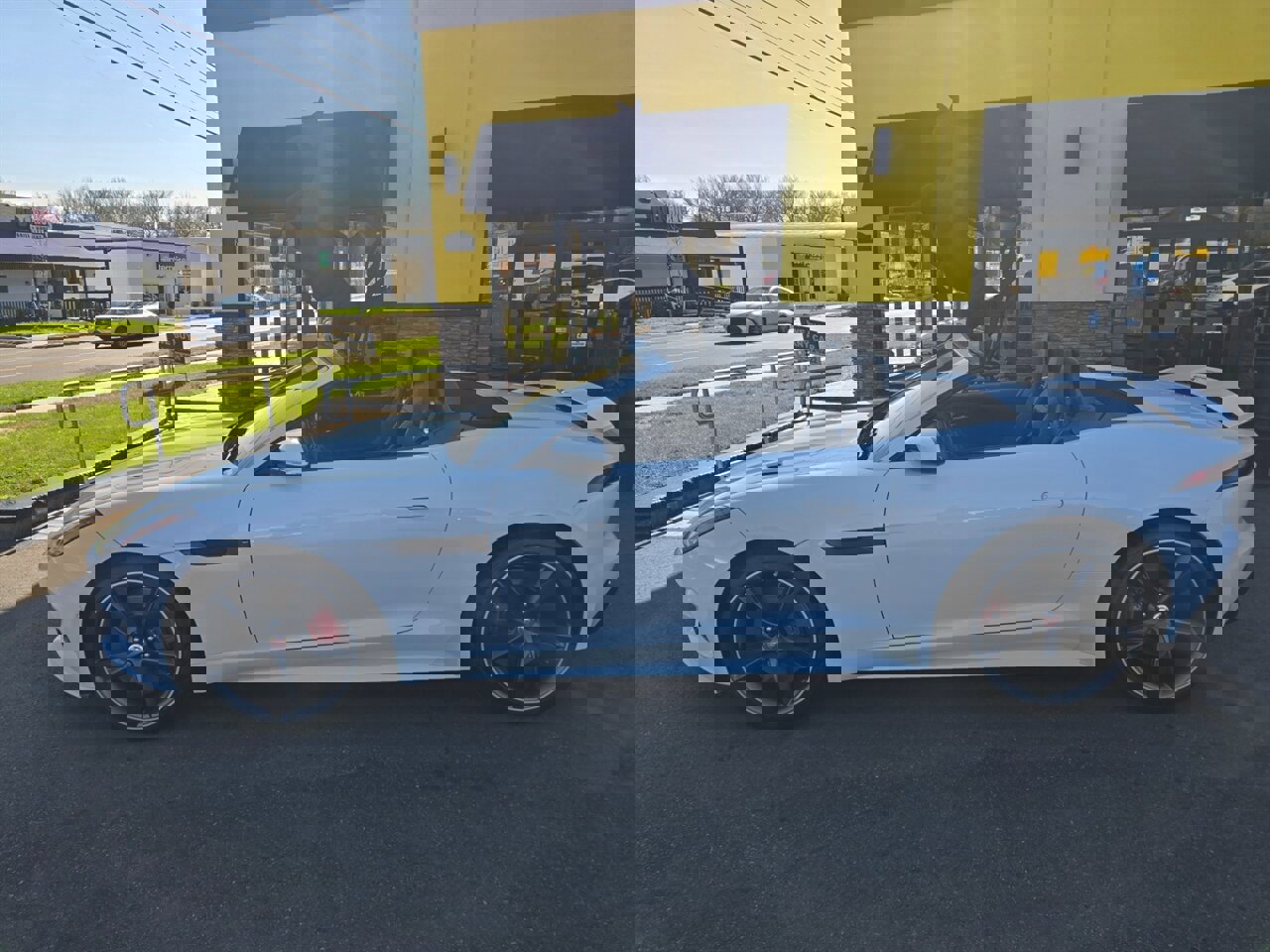 Used 2018 Jaguar F-TYPE R image 30